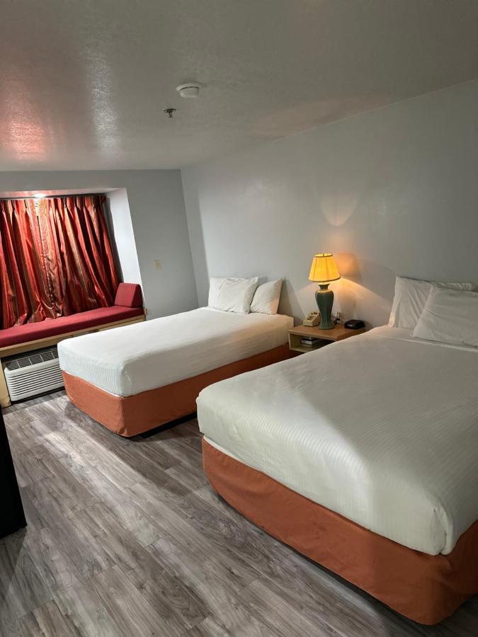 Microtel Inn & Suites By Wyndham Gallup Bagian luar foto